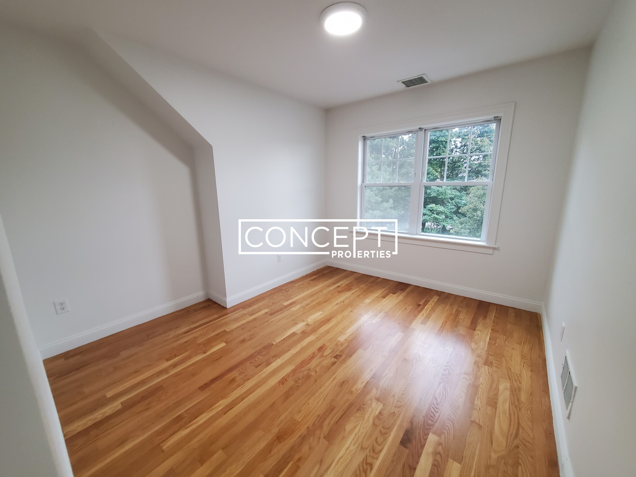 57 Circuit St, Roxbury