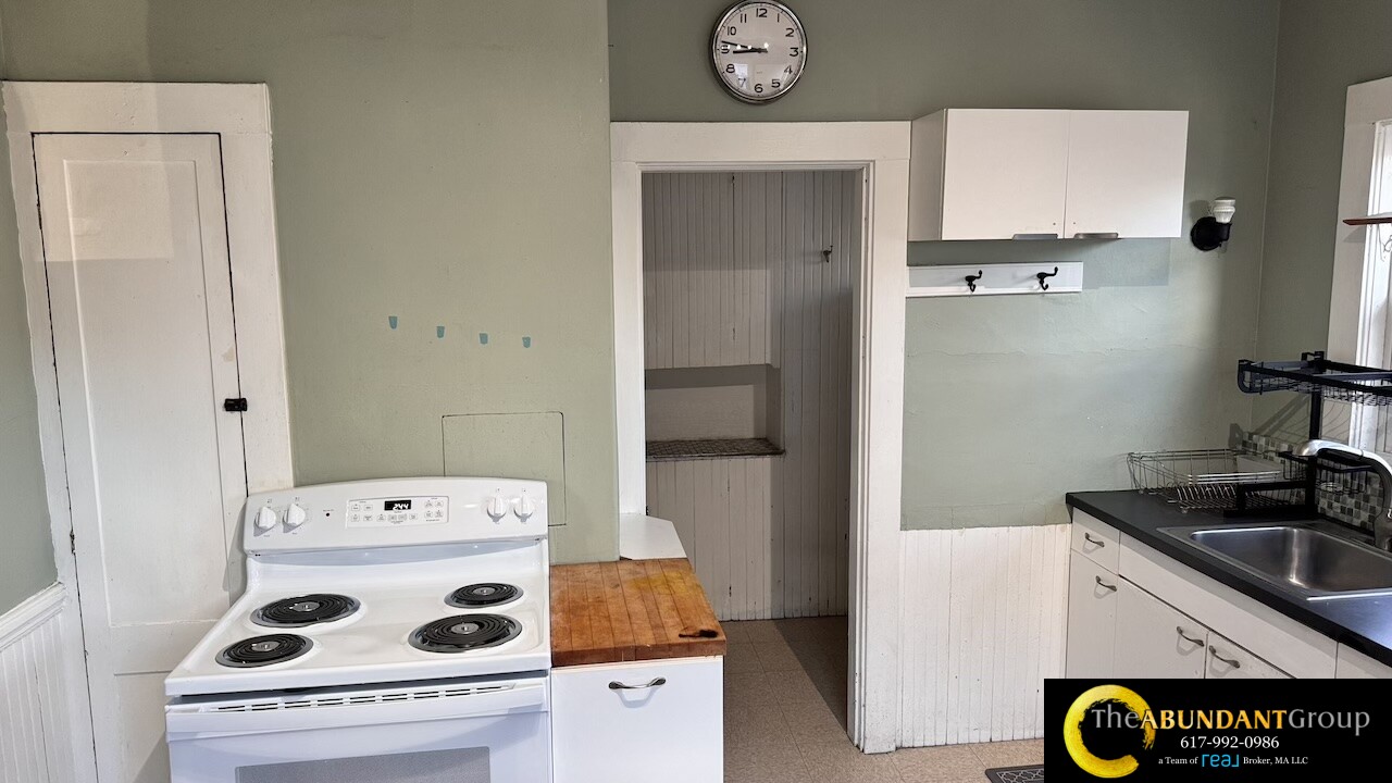 434 Broadway, Magoun Square