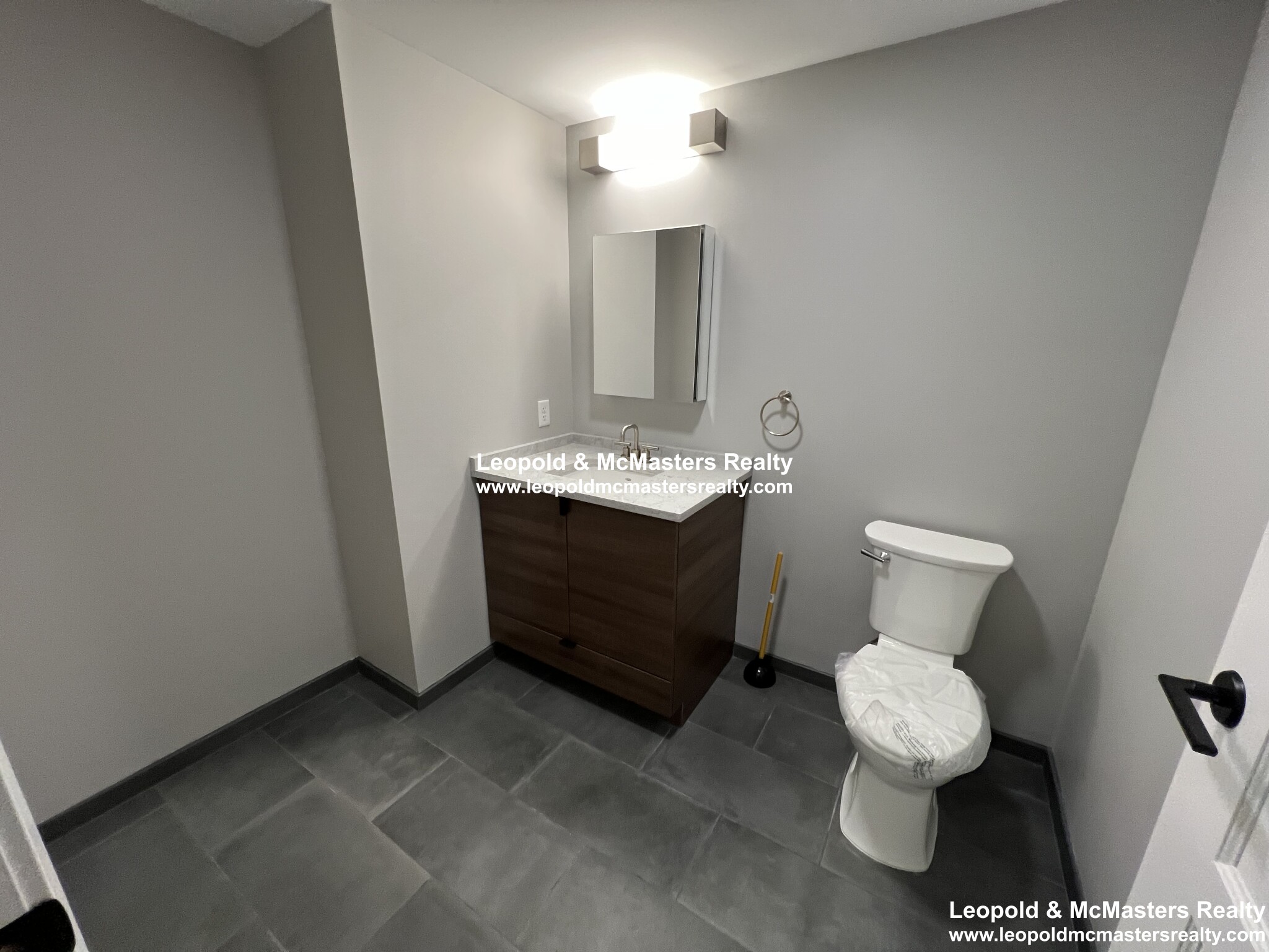 100 Hemenway St, Fenway