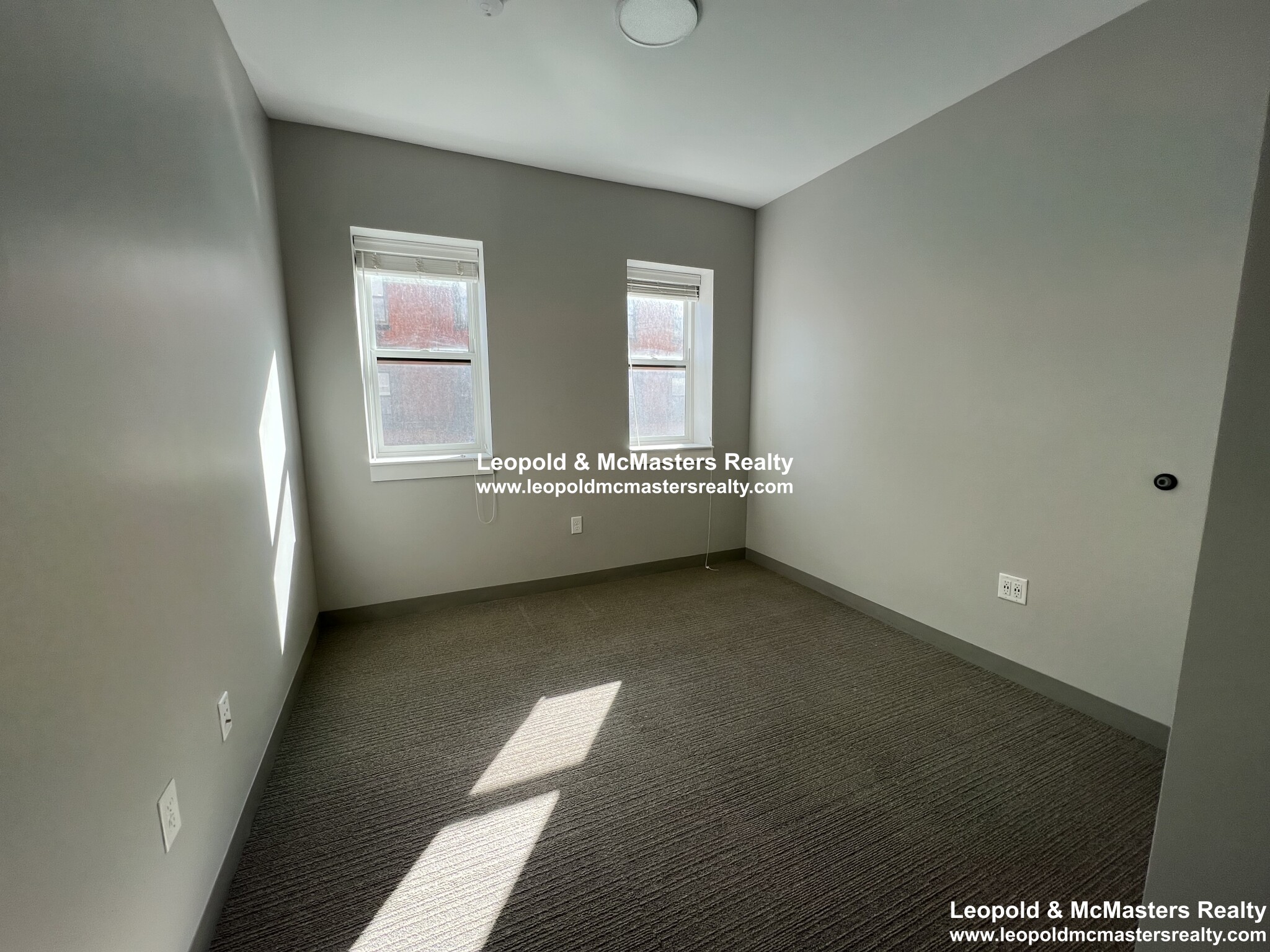 100 Hemenway St, Fenway