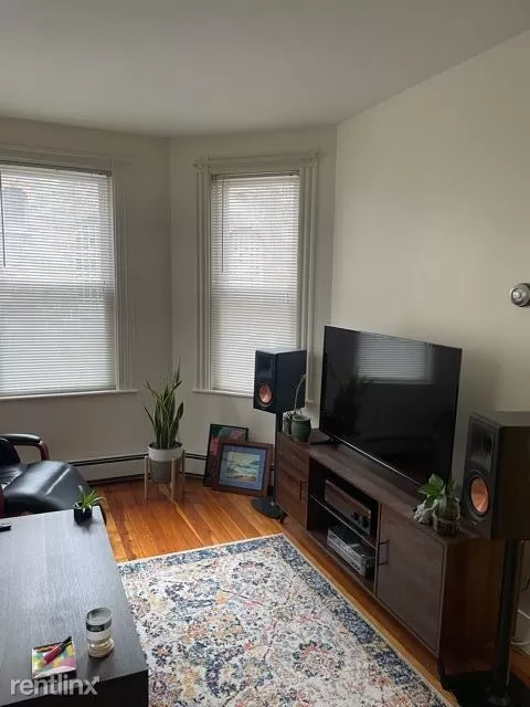 9 Magazine St, Cambridgeport