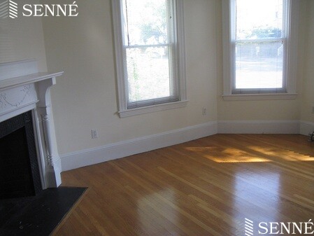 1573 Cambridge St, Mid-Cambridge