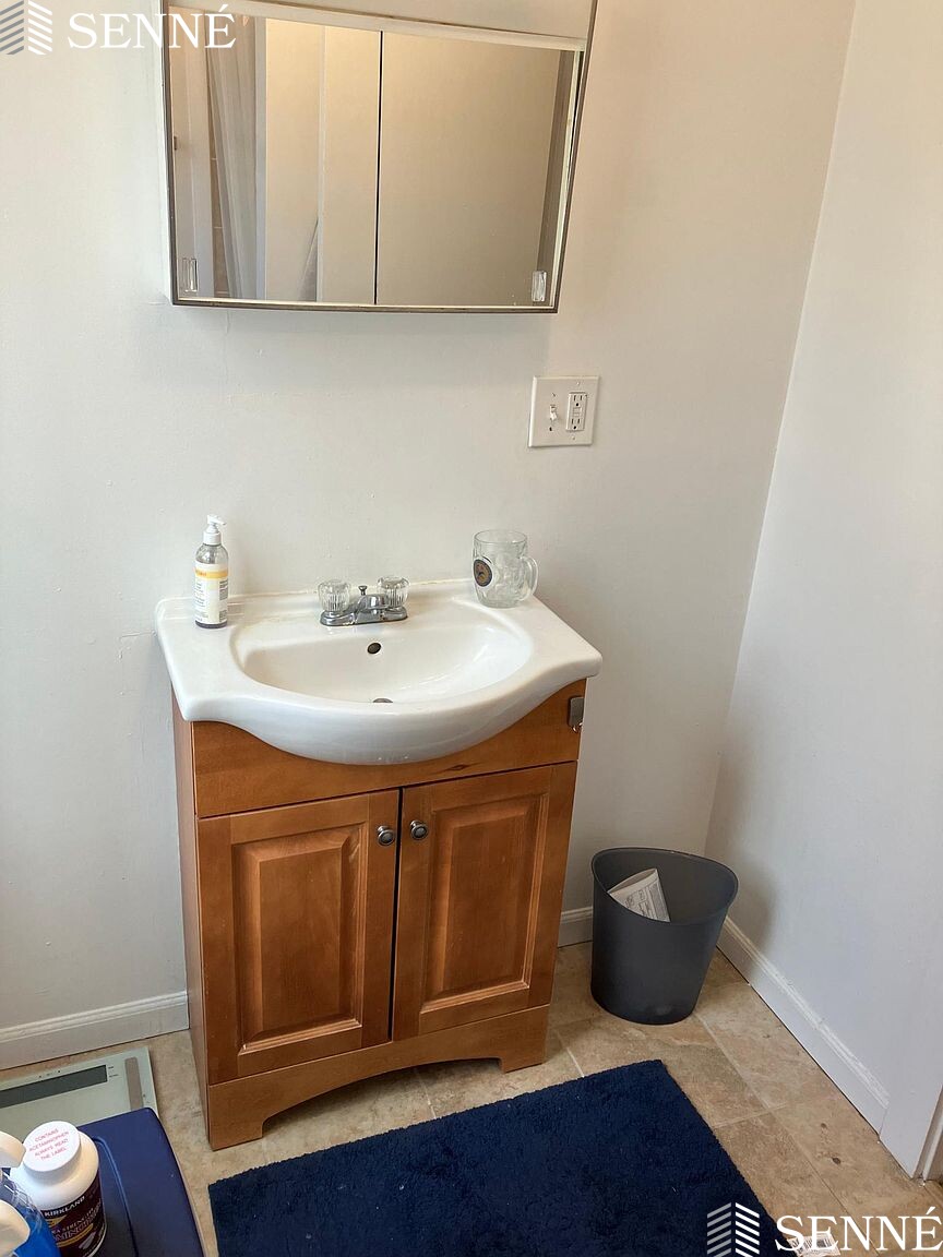 10 Garrison Ave, West Somerville