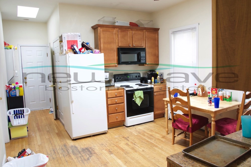 143 Hillside St, Mission Hill