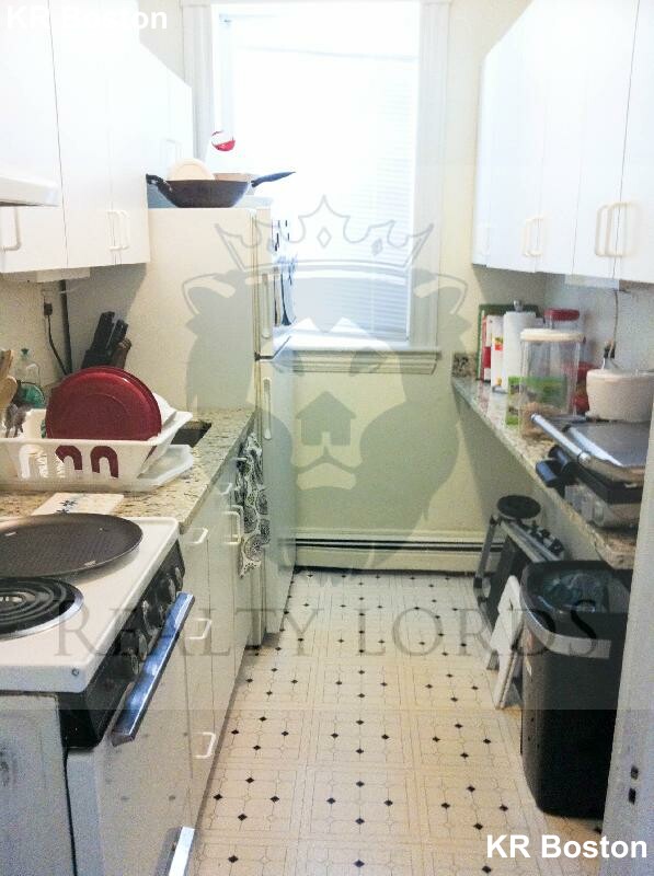 203 Winthrop Rd, Washington Square