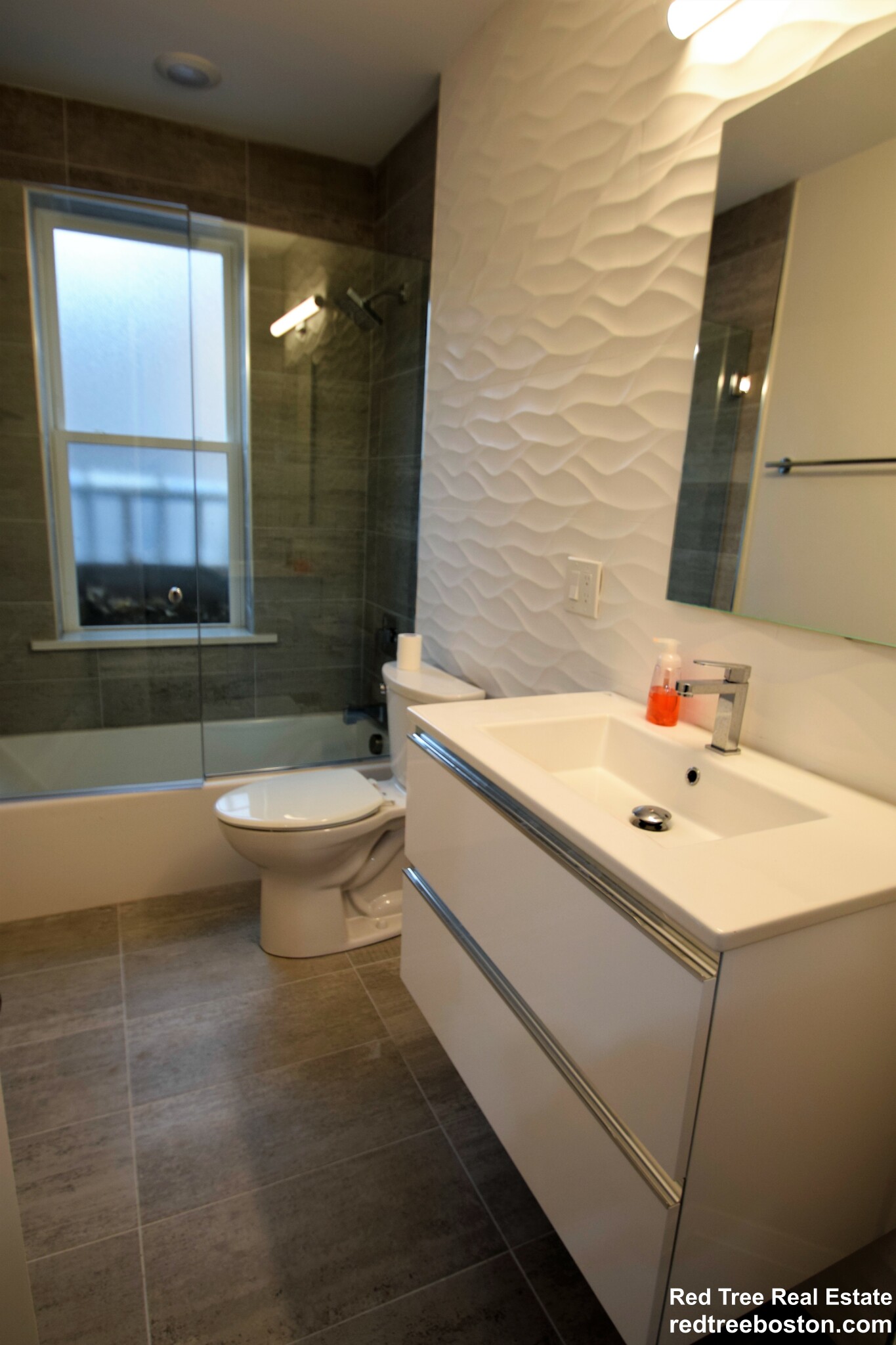 7 Strathmore Rd, Washington Square