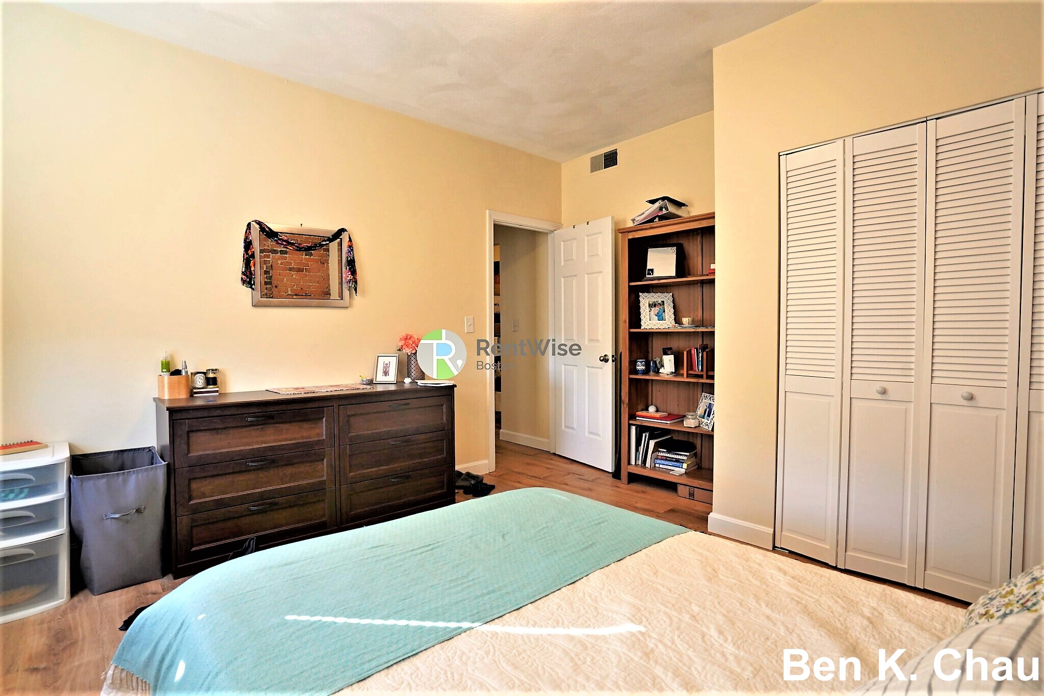 14 Lorraine Ter, Allston