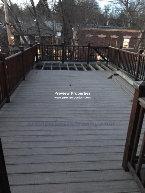 1714 Beacon St, Washington Square