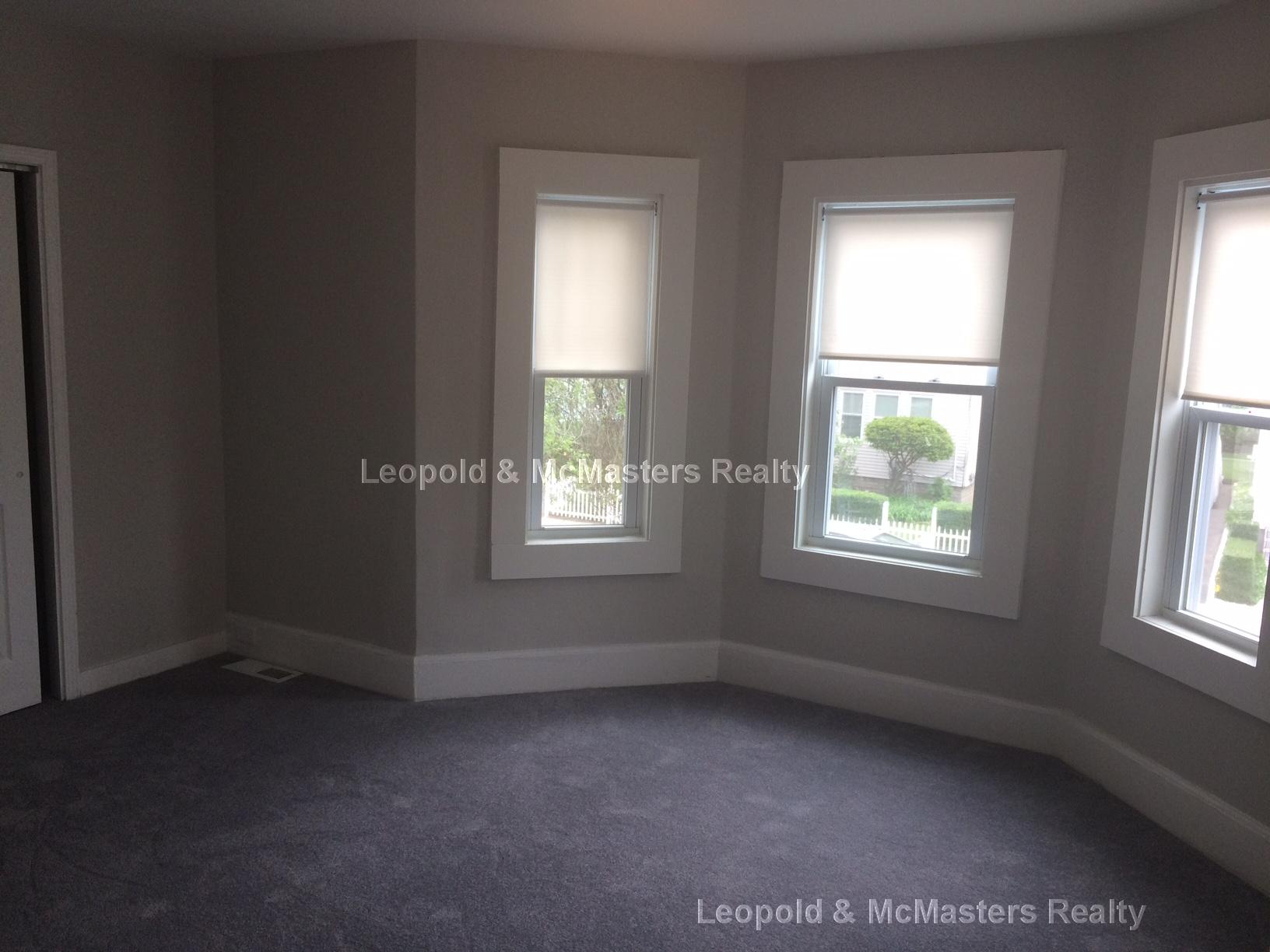 272 Wood Ave, Hyde Park