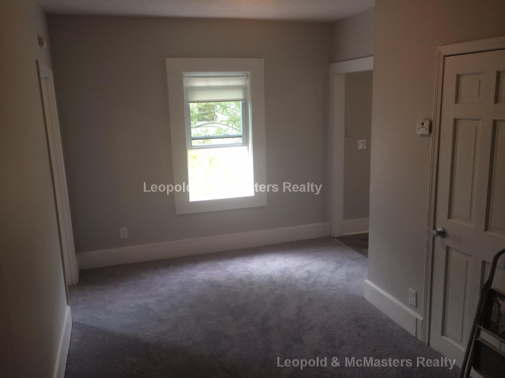 272 Wood Ave, Hyde Park