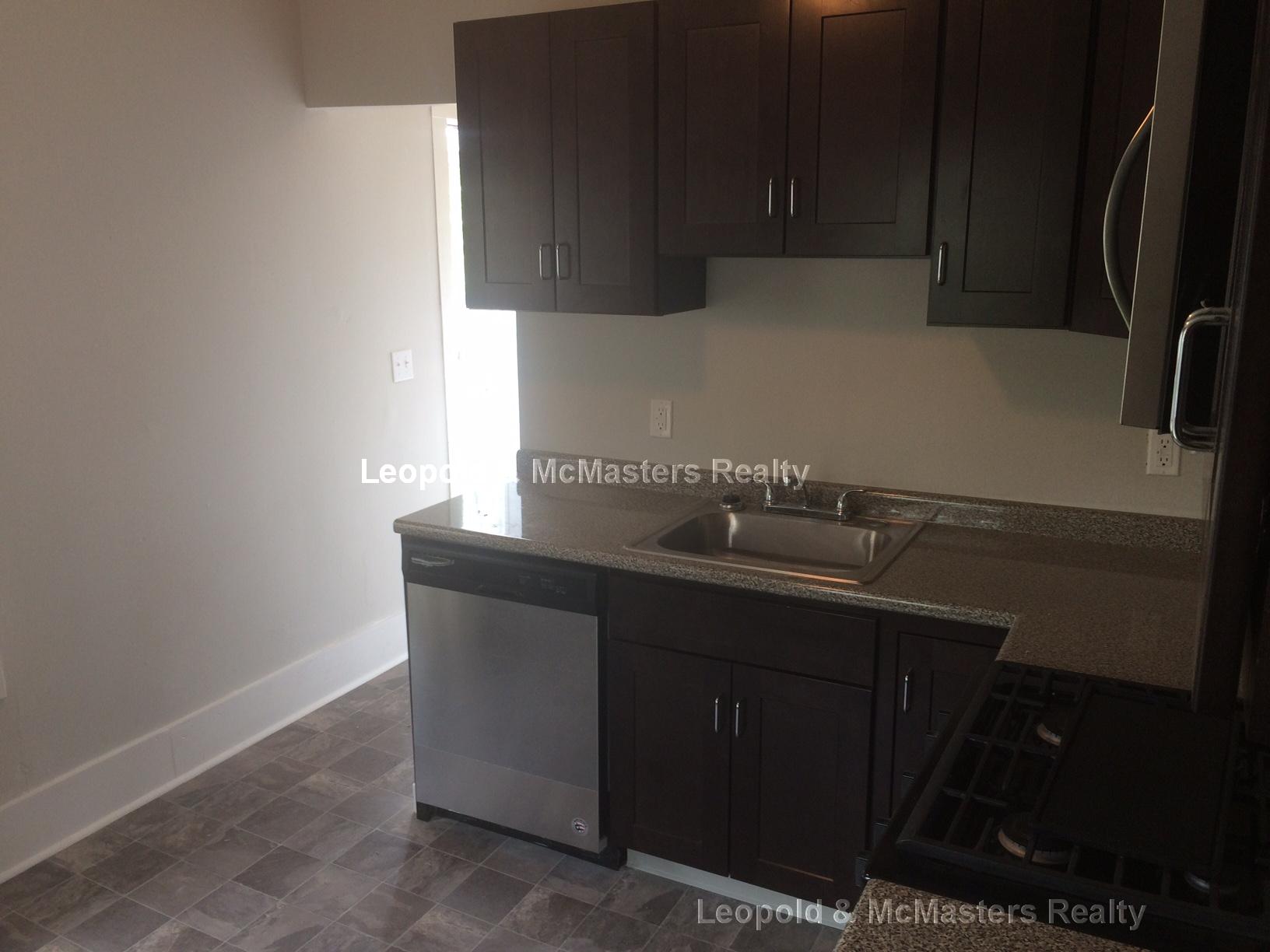 272 Wood Ave, Hyde Park