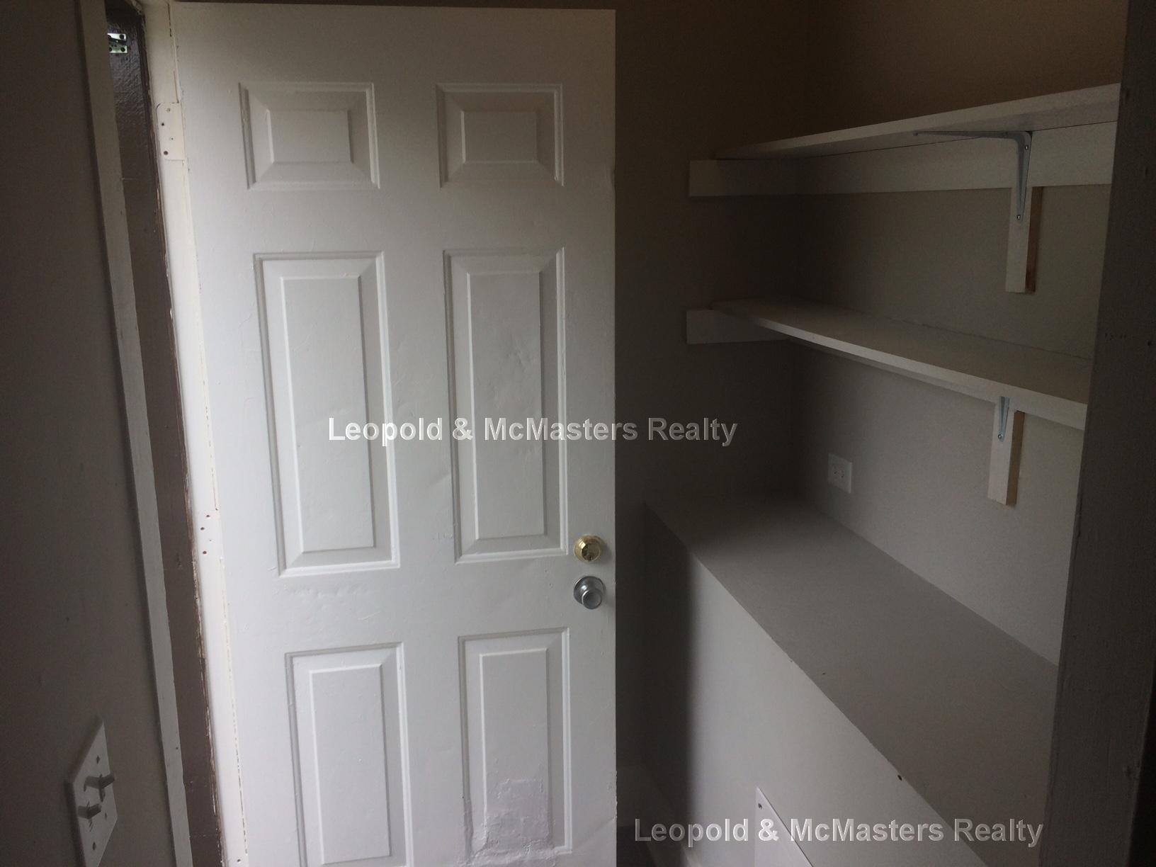 272 Wood Ave, Hyde Park