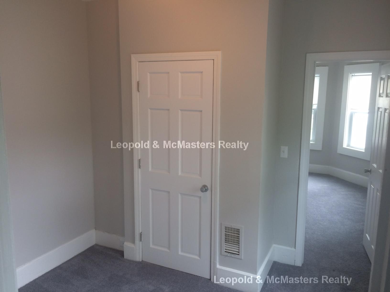 272 Wood Ave, Hyde Park