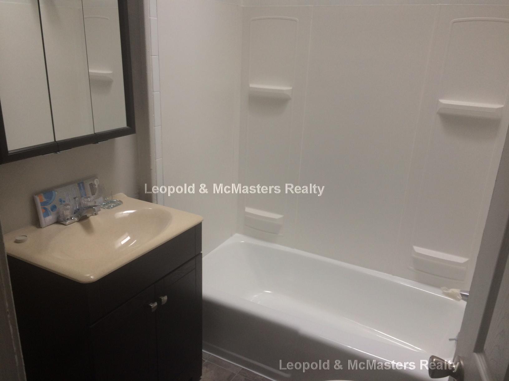 272 Wood Ave, Hyde Park