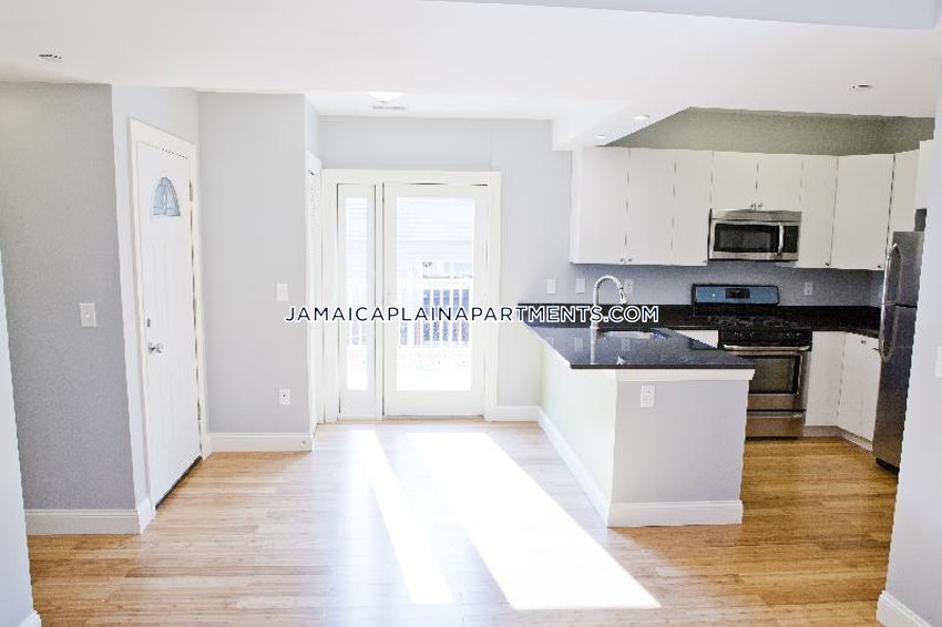 35 Forbes St, Jamaica Plain