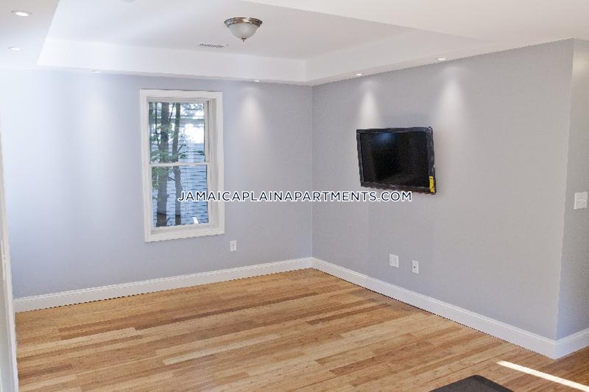 35 Forbes St, Jamaica Plain