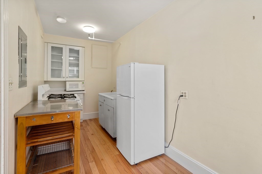 1607 Commonwealth Ave, Brighton