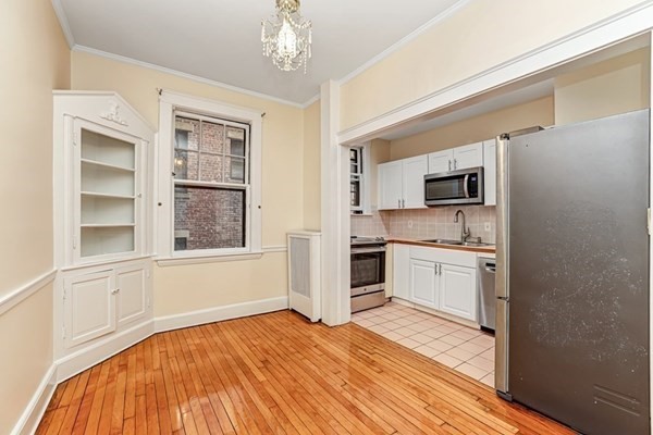 131 Freeman St, Coolidge Corner