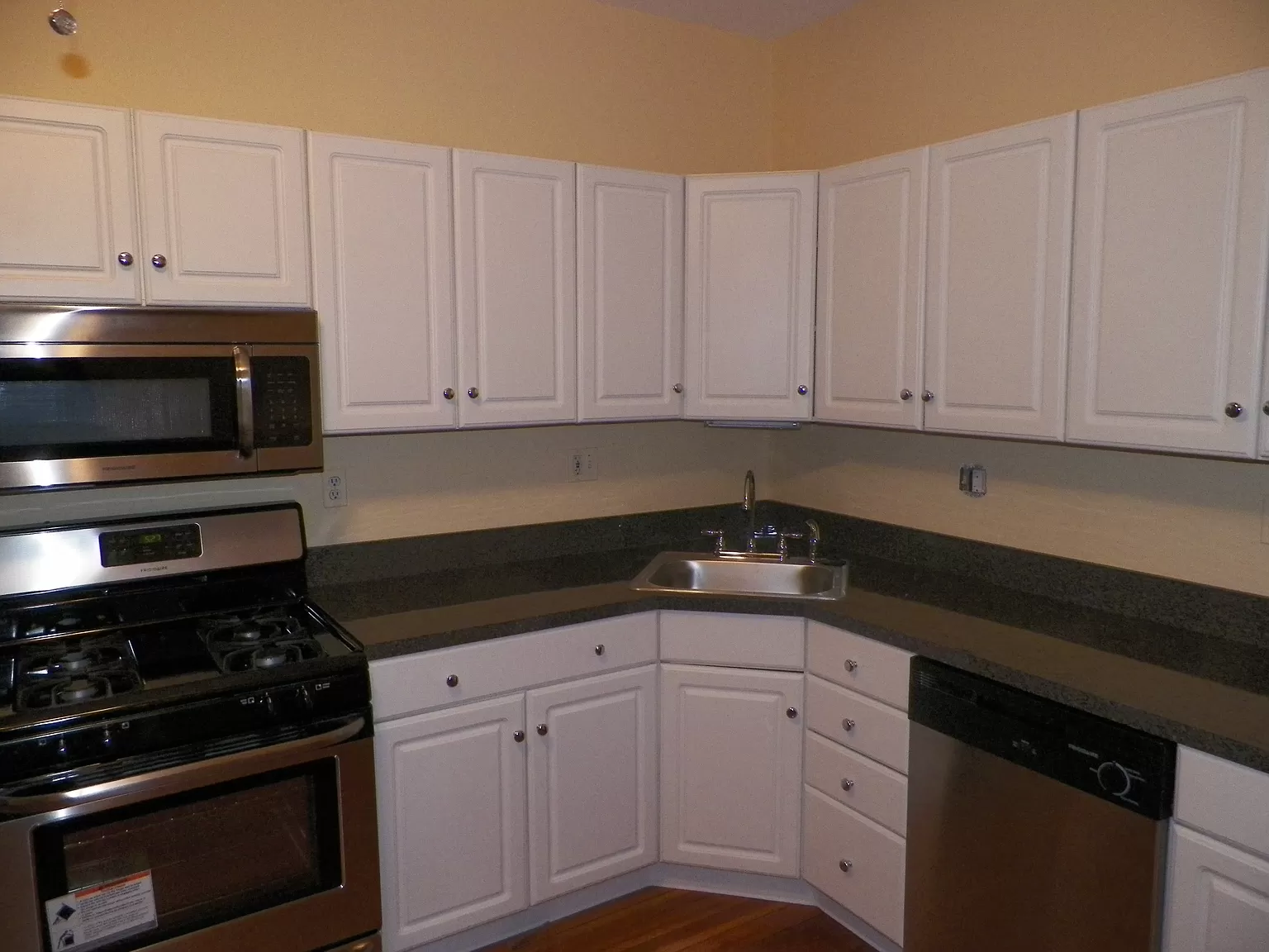 83 Farragut Rd, South Boston