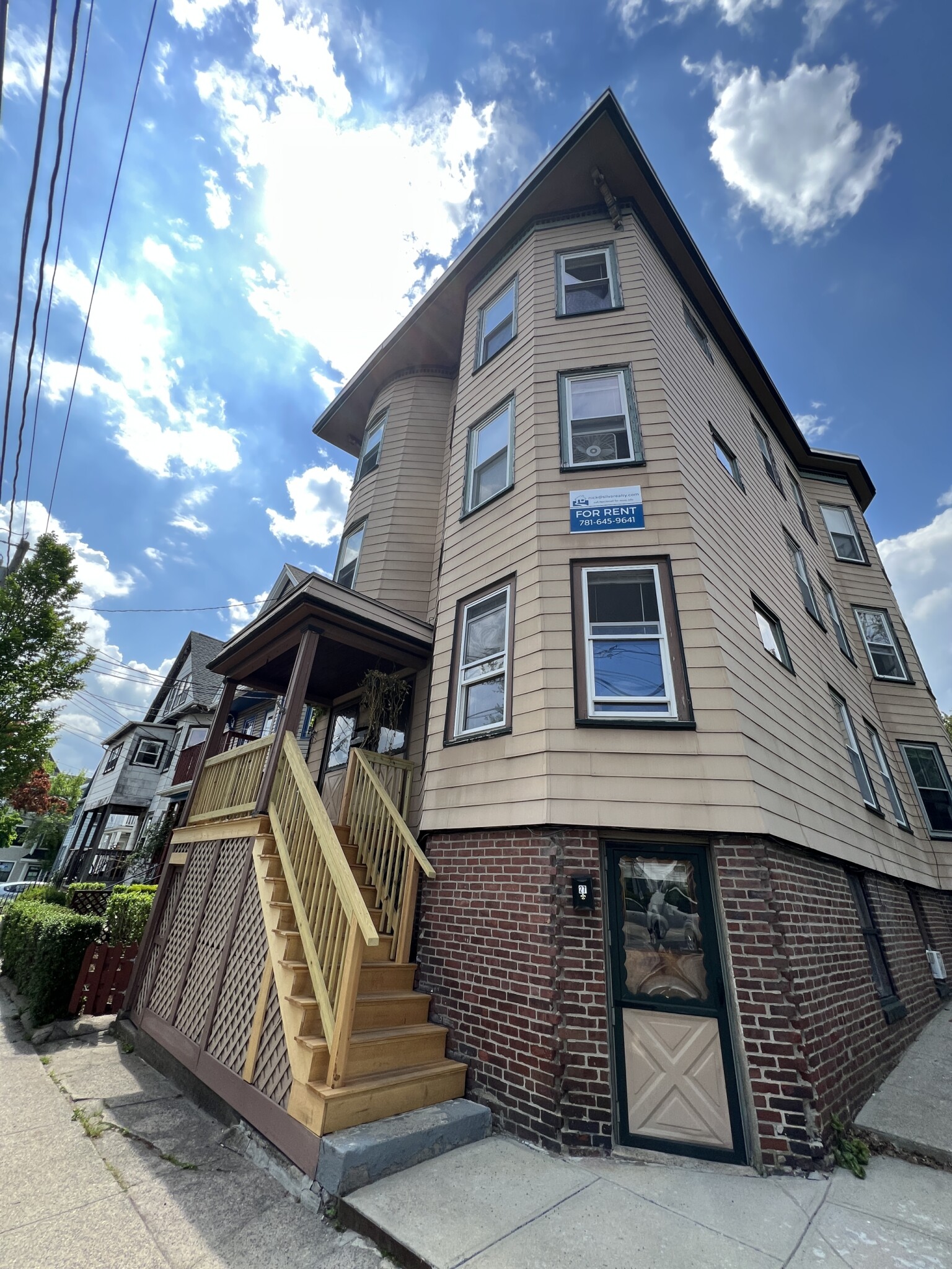 27 Cameron Ave, Davis Square