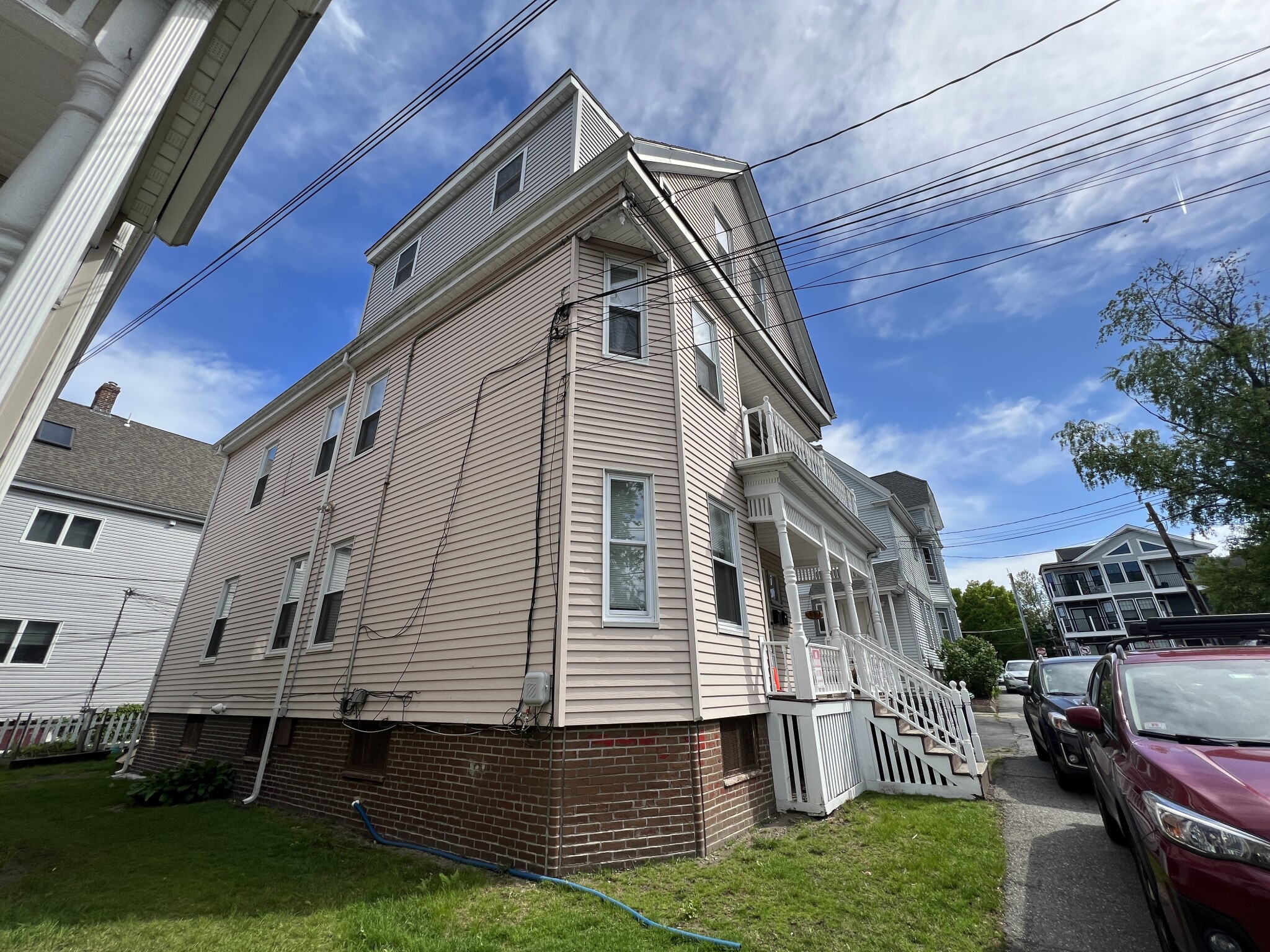 24 Ellington Rd, Davis Square