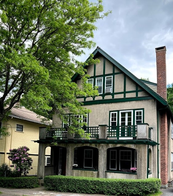 110 Sumner Rd, Brookline Hills