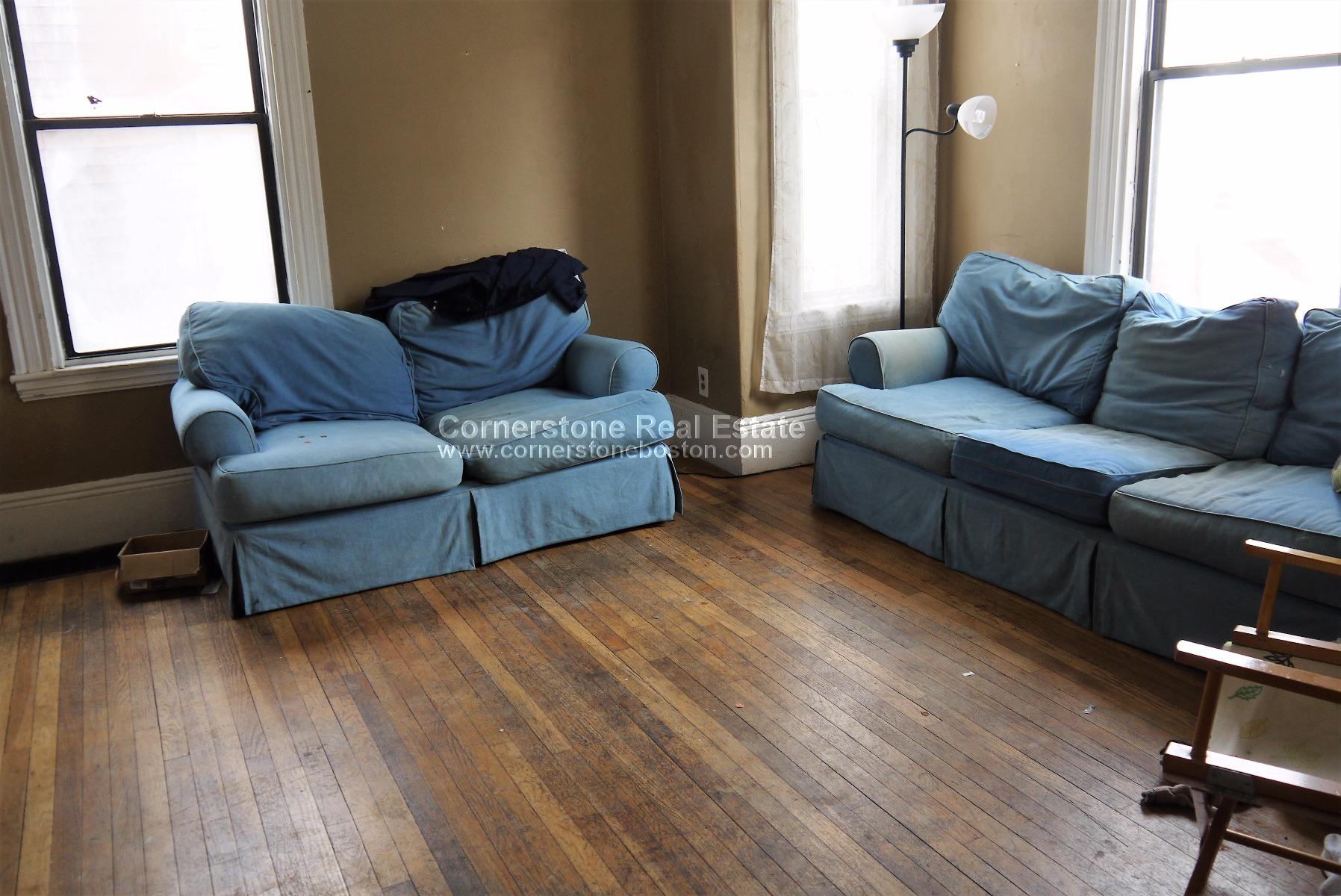 14 Saunders St, Allston