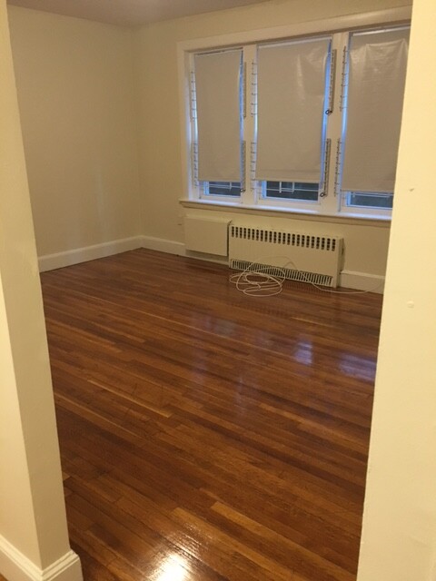 32 Lancaster Ter, Washington Square