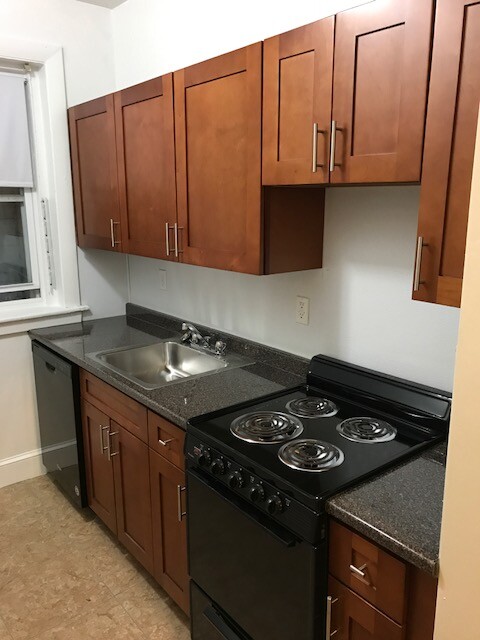 32 Lancaster Ter, Washington Square