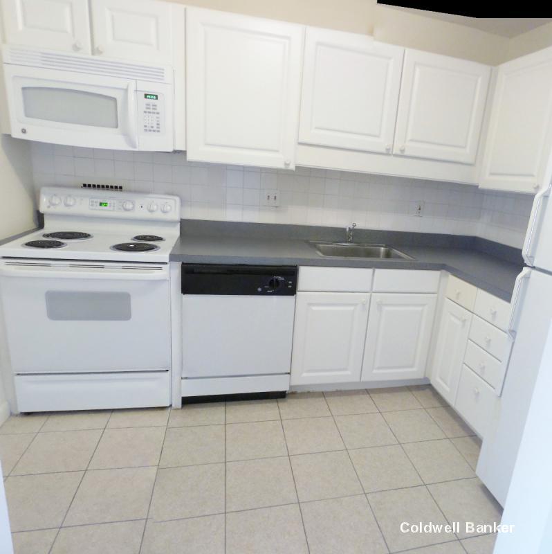 101 Monmouth St, Longwood