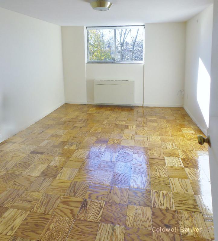 101 Monmouth St, Longwood