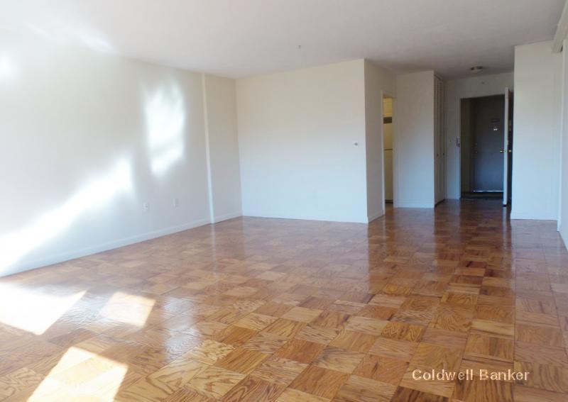 101 Monmouth St, Longwood