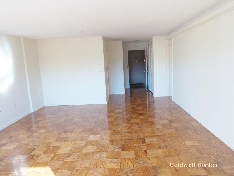 101 Monmouth St, Longwood