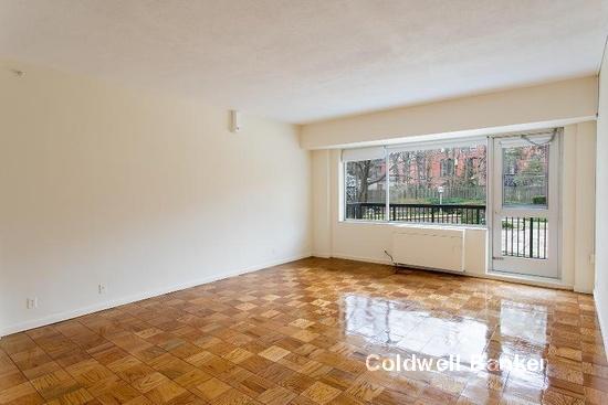 101 Monmouth St, Longwood