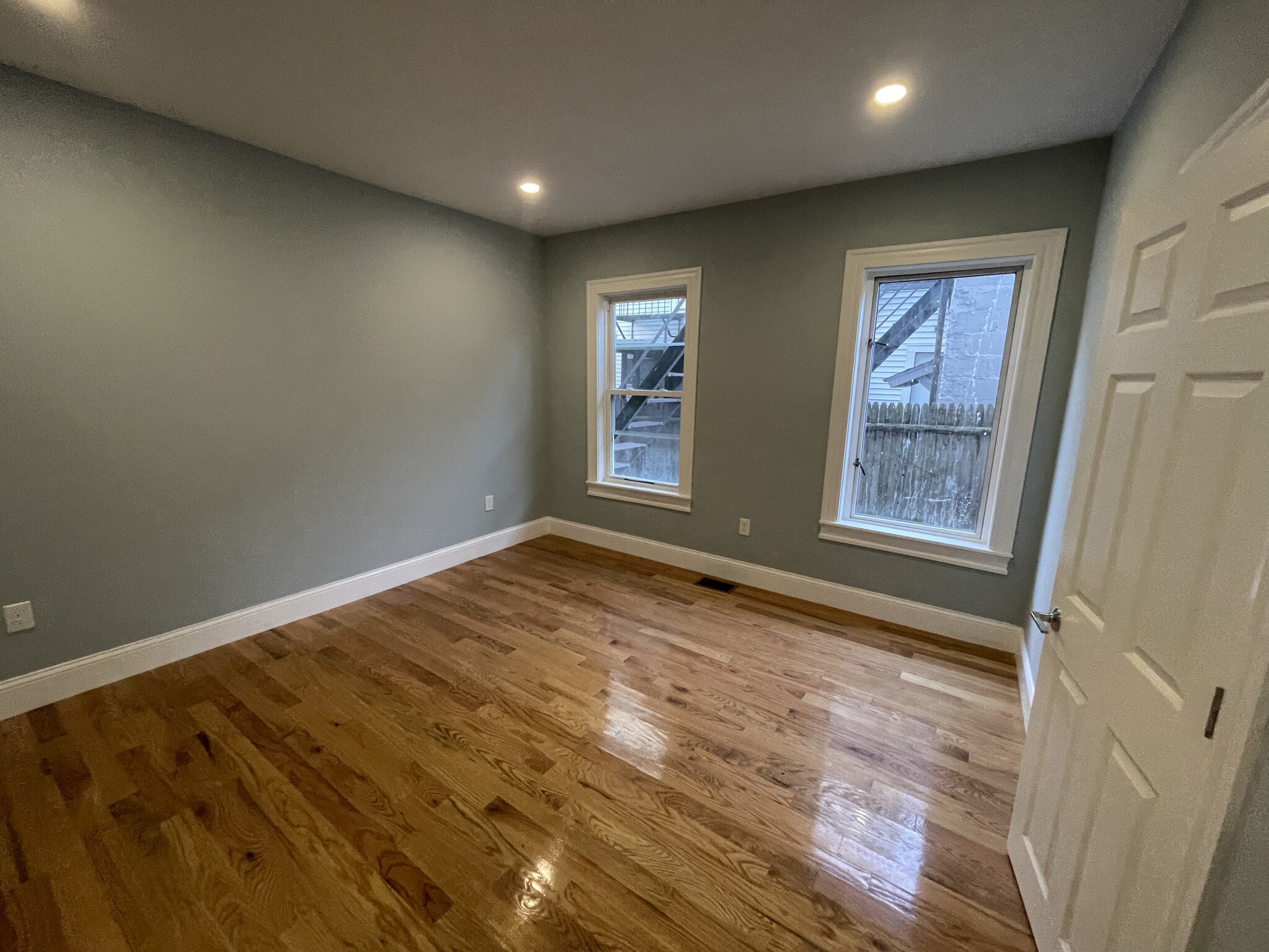 374 Oxford St, Porter Square