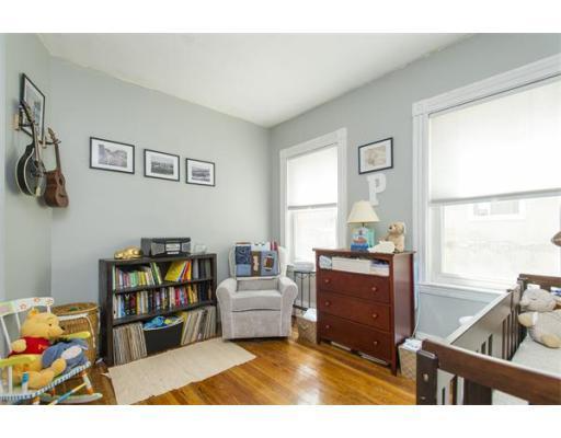 20 Sunset St, Mission Hill