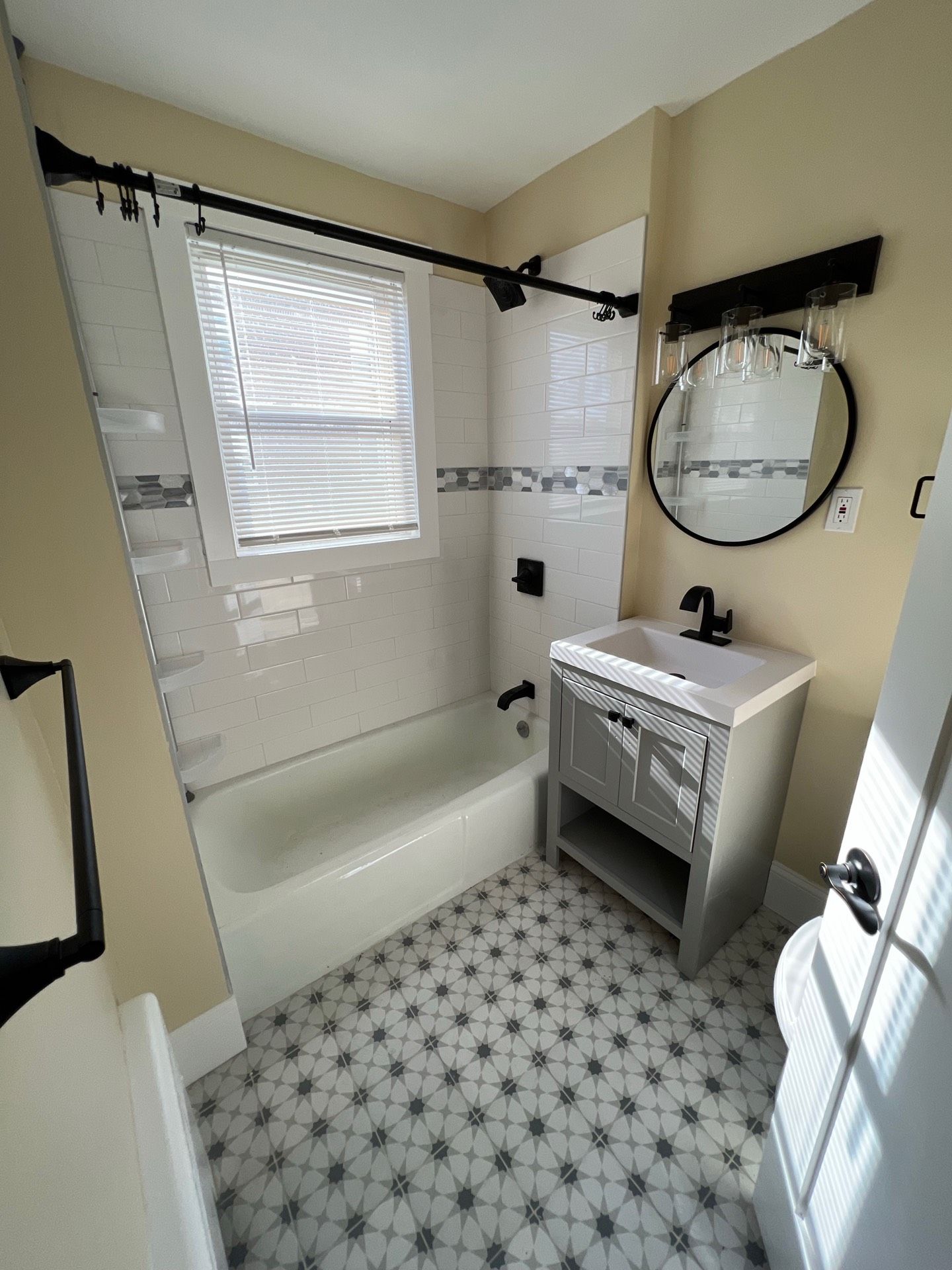 87 Winthrop Shore Dr, Winthrop