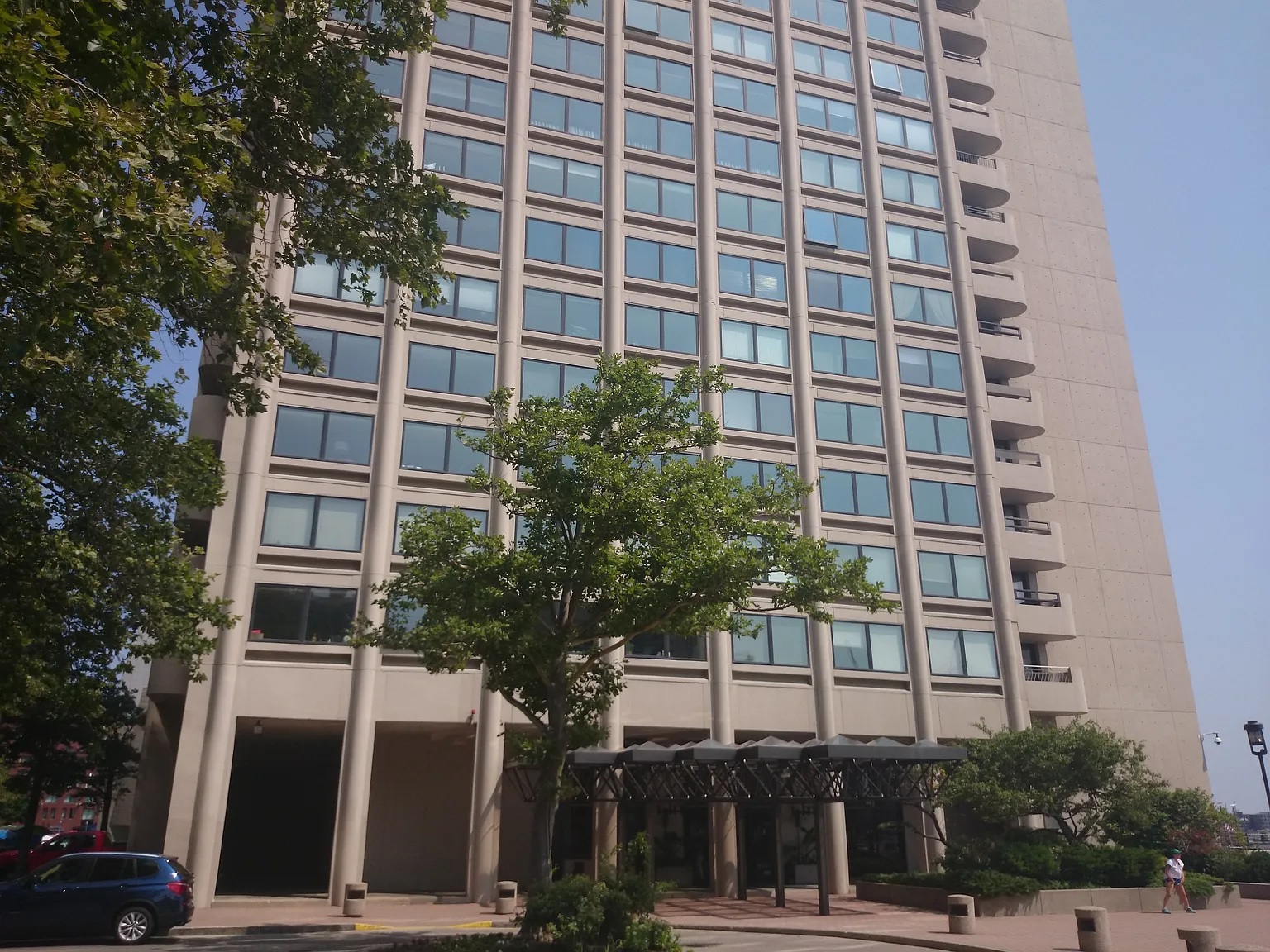 85 East India Row, Downtown