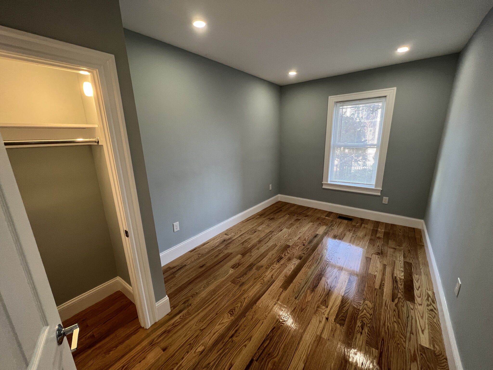 372 Oxford St, Ward Two