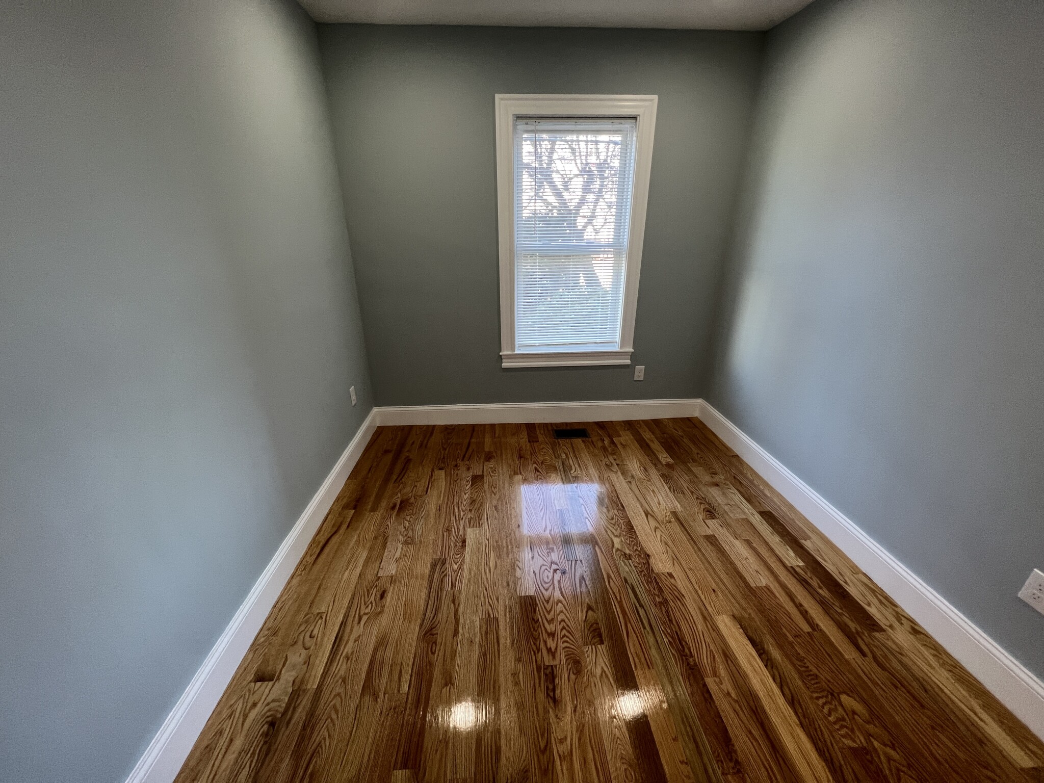 372 Oxford St, Ward Two