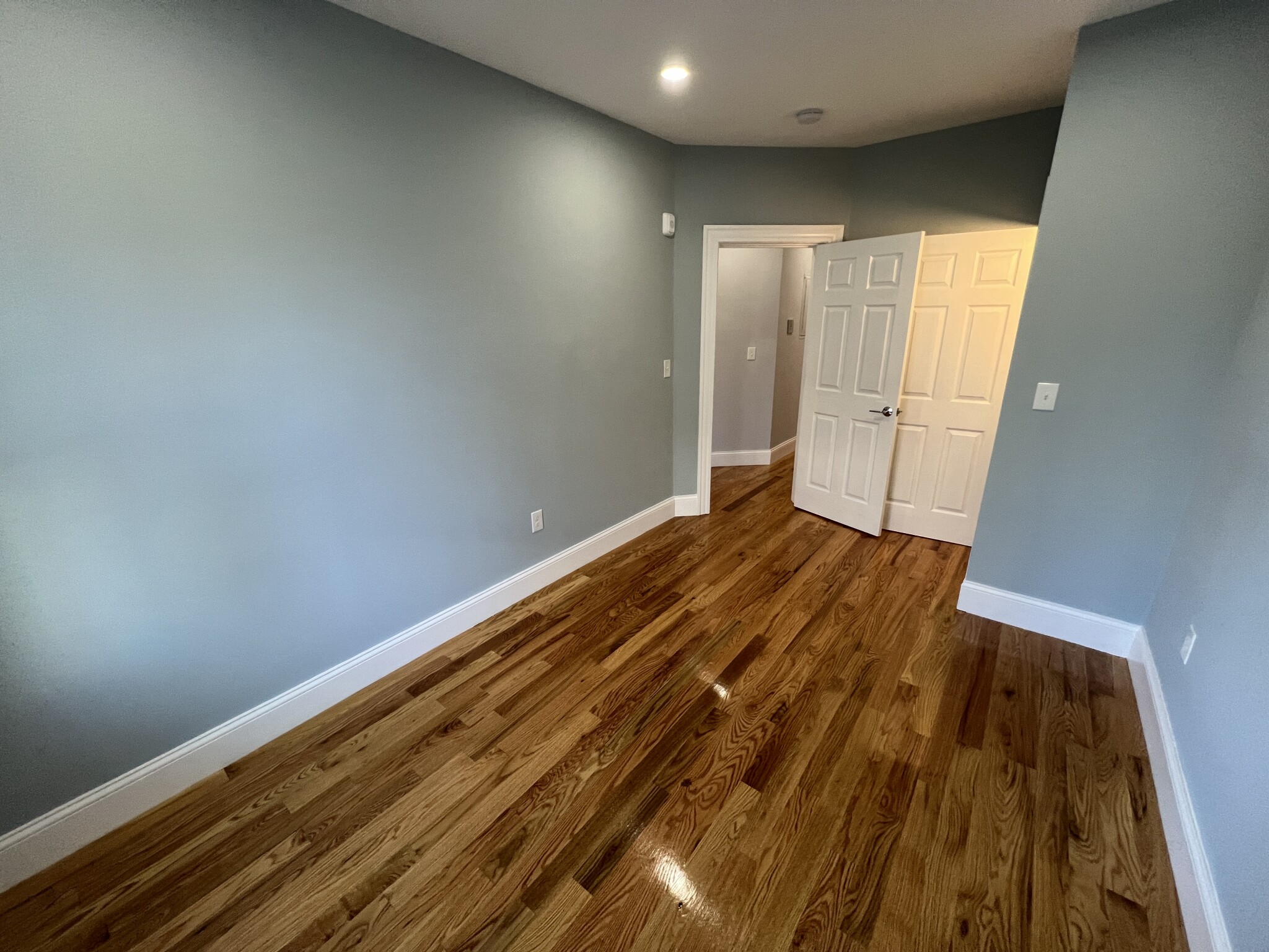 372 Oxford St, Ward Two