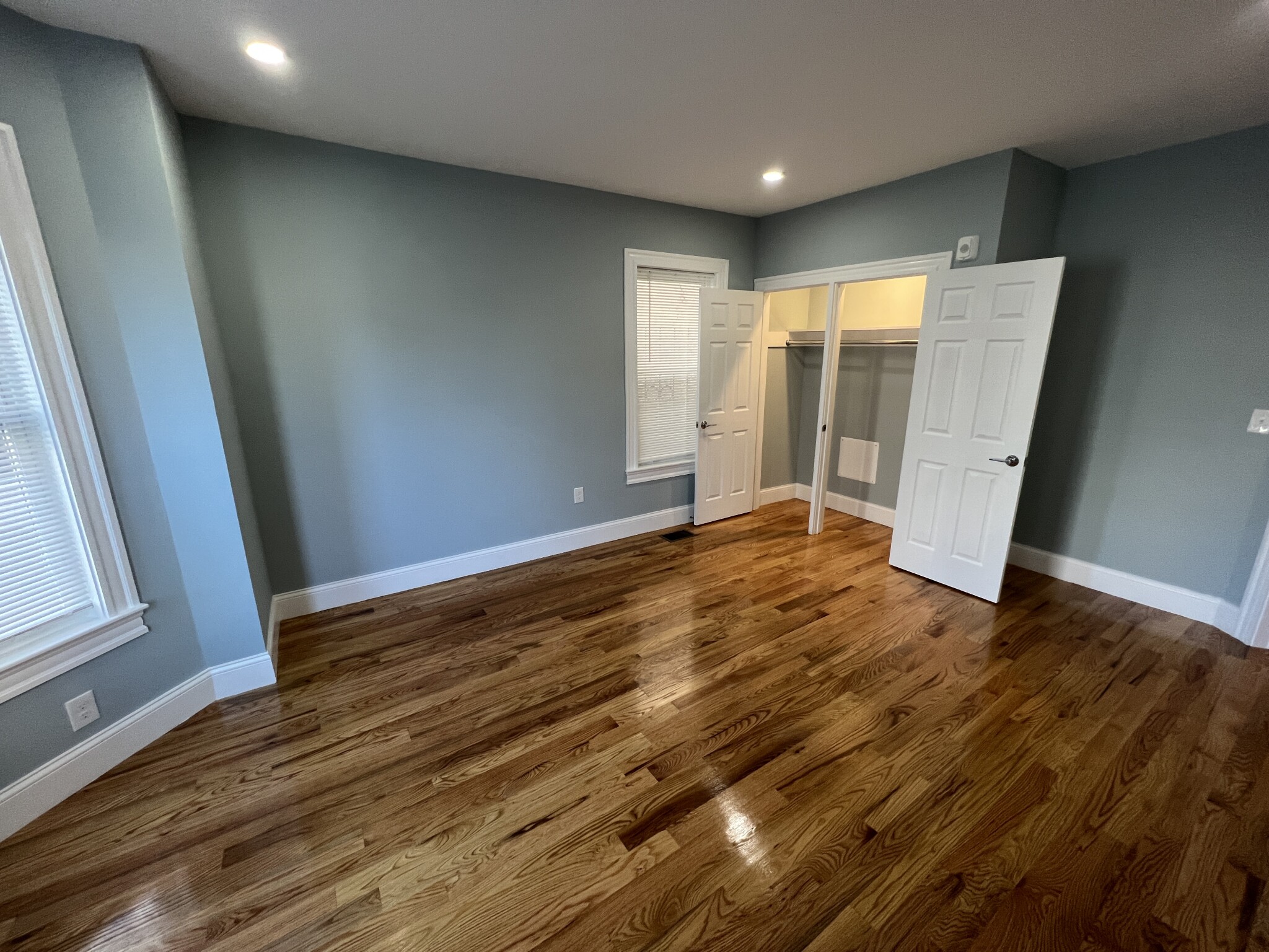 372 Oxford St, Ward Two