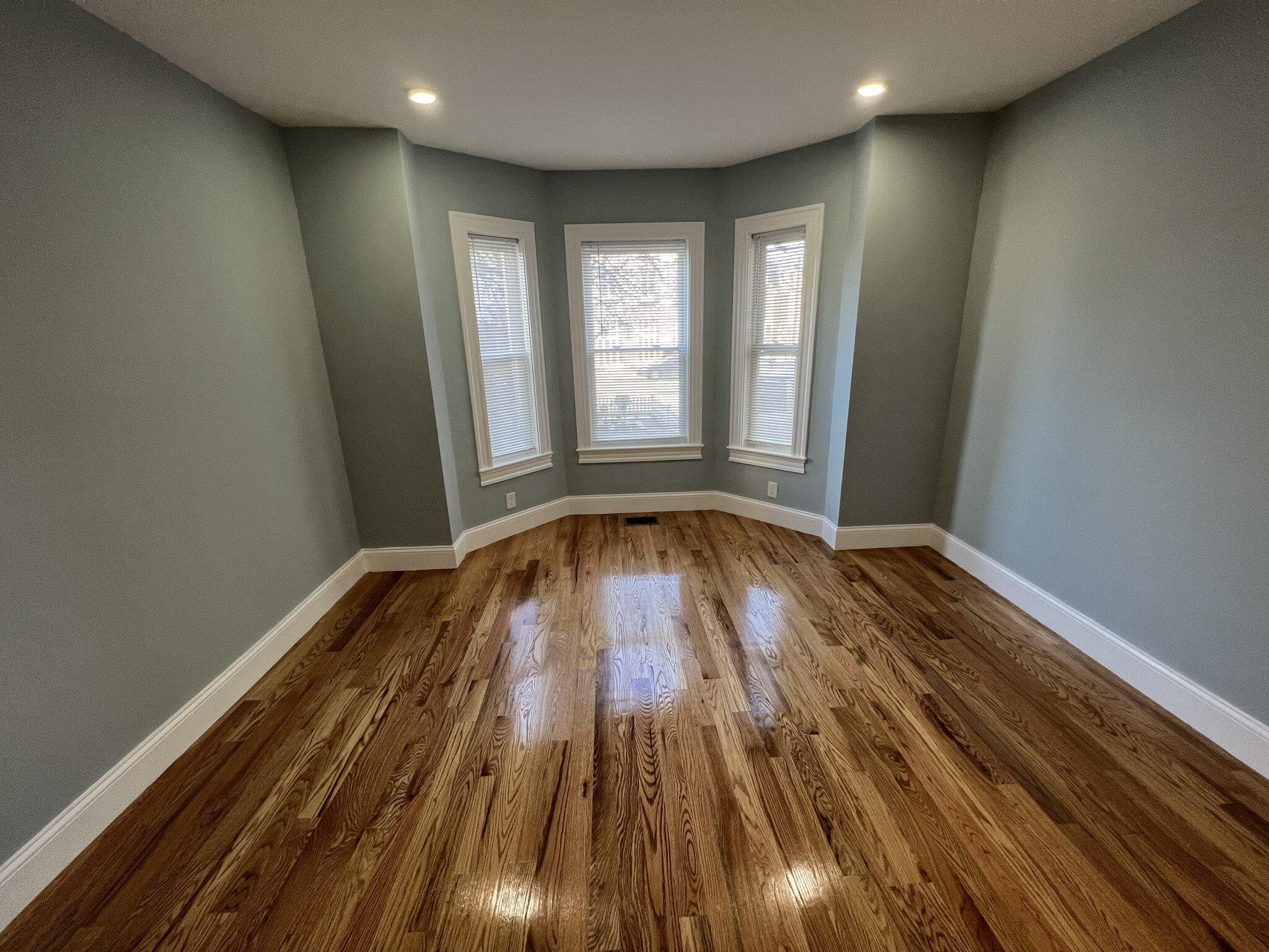 372 Oxford St, Ward Two