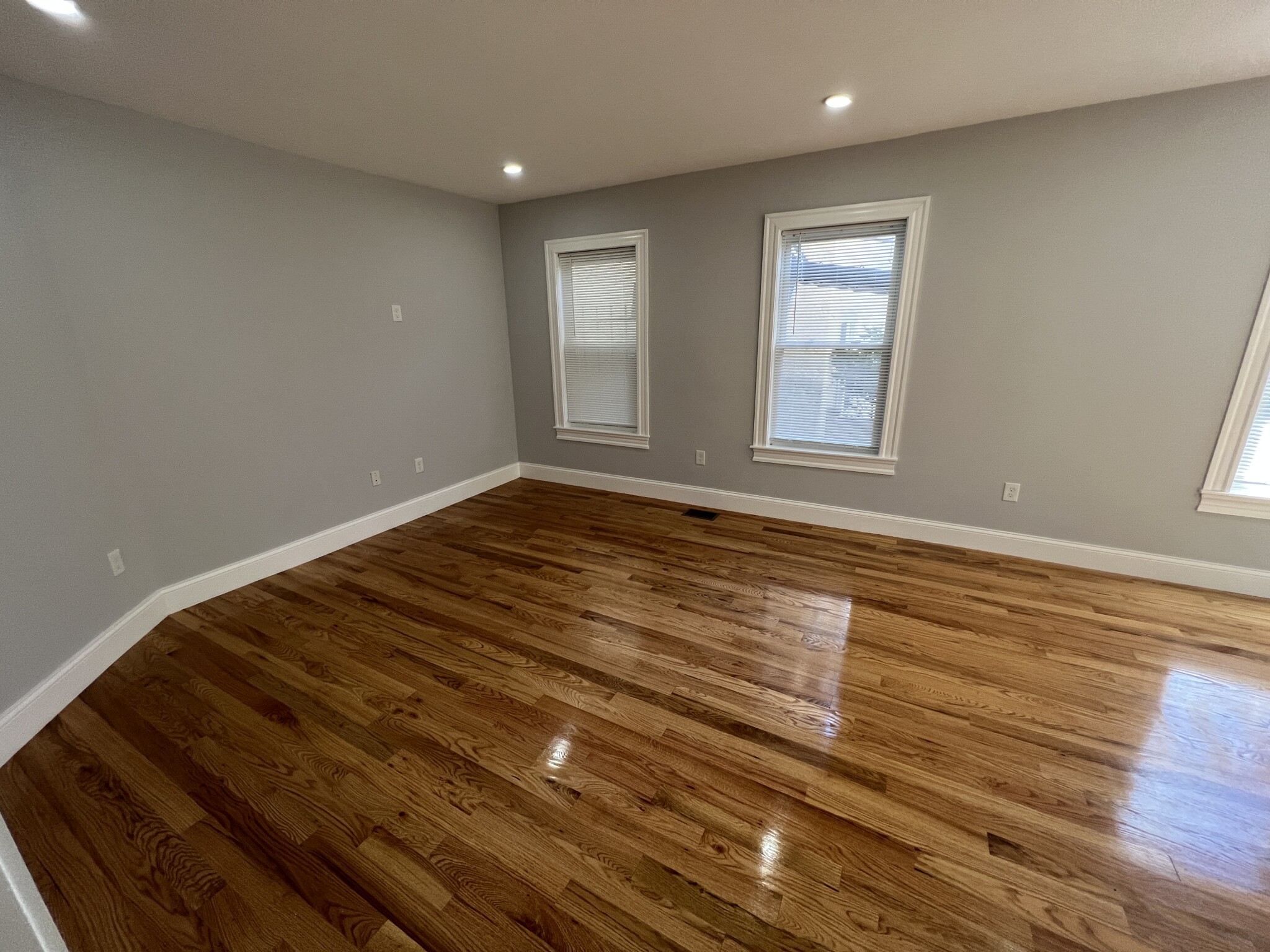 372 Oxford St, Ward Two