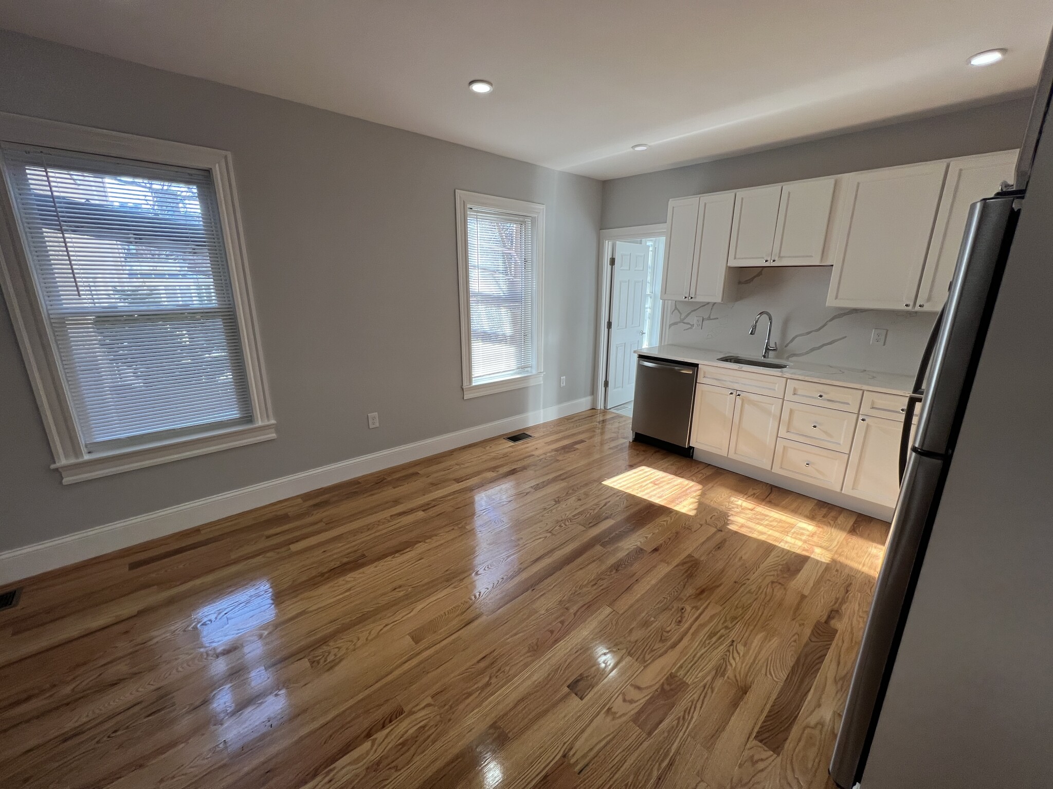 372 Oxford St, Ward Two