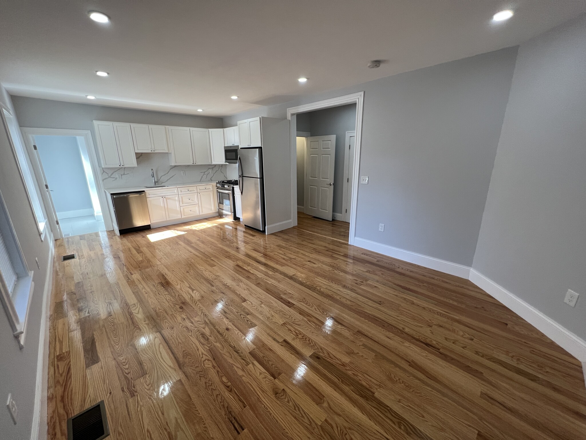 372 Oxford St, Ward Two