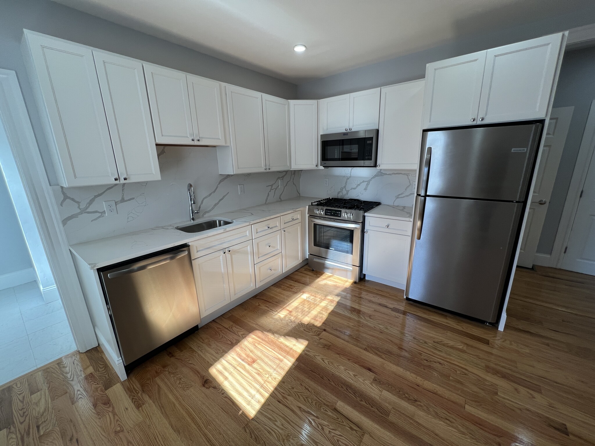 372 Oxford St, Ward Two