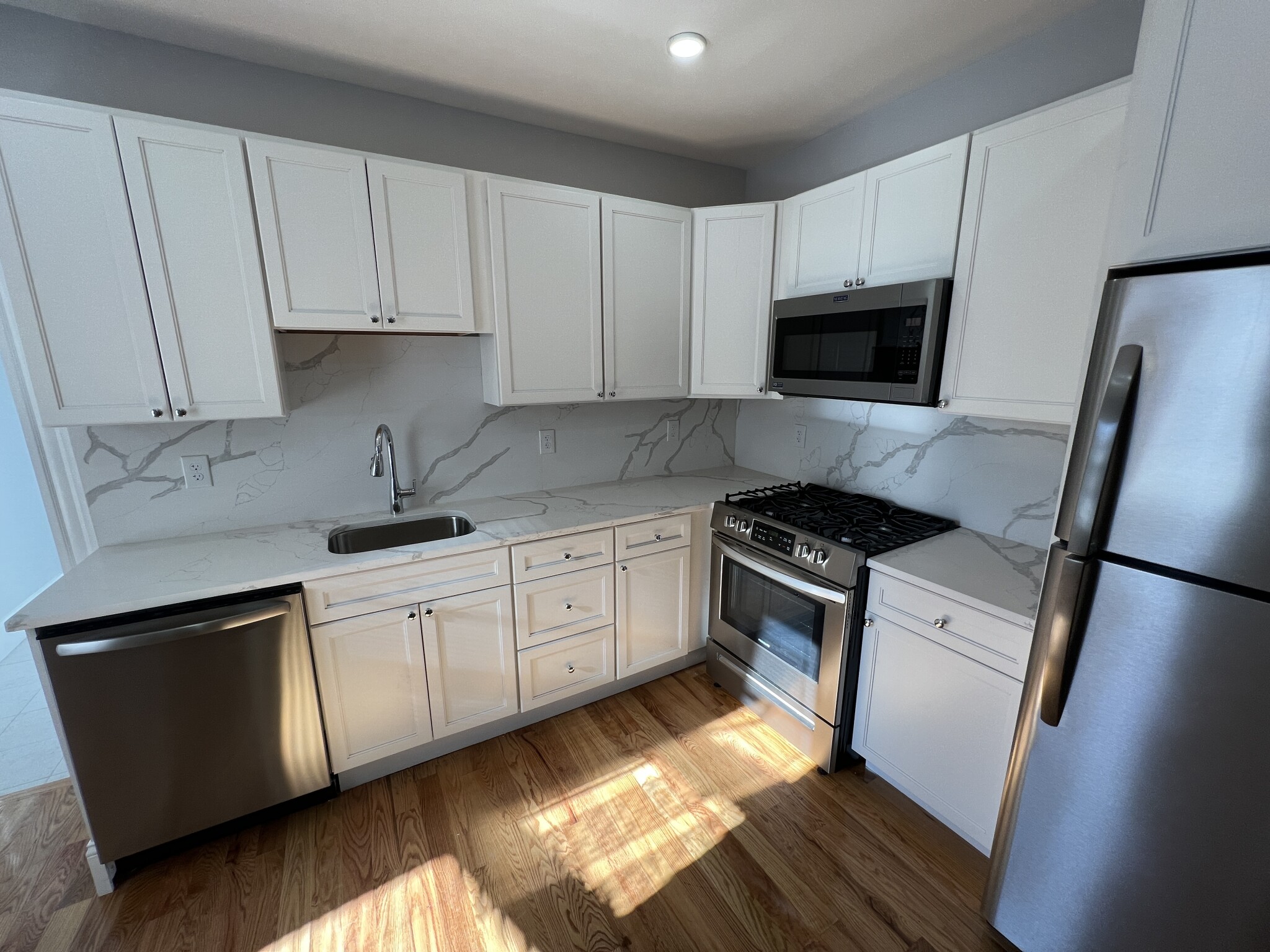 372 Oxford St, Ward Two