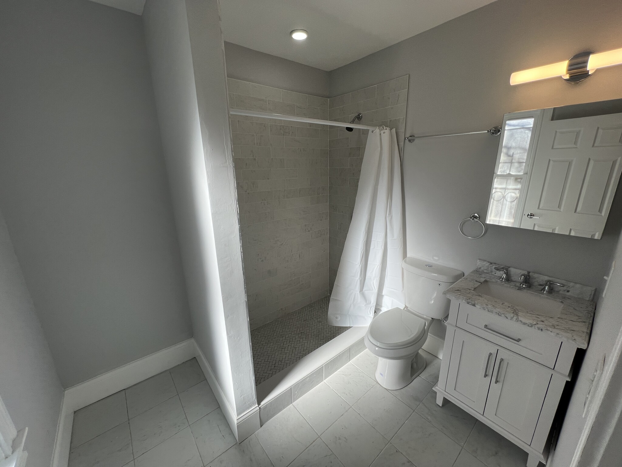 372 Oxford St, Ward Two