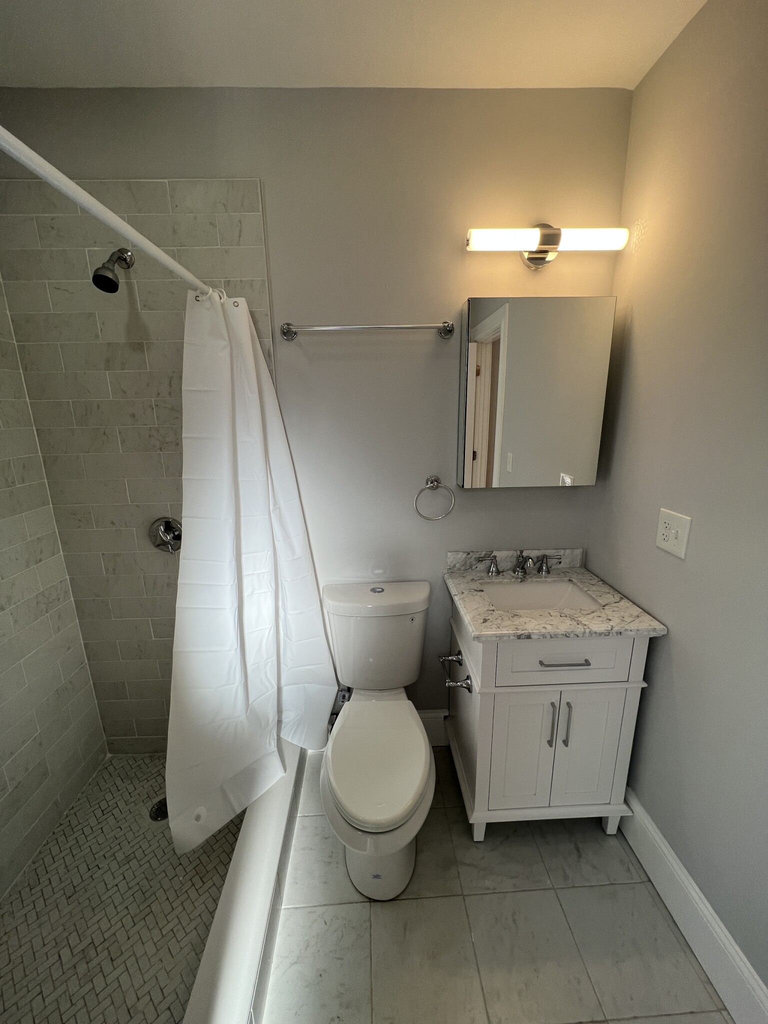 372 Oxford St, Ward Two